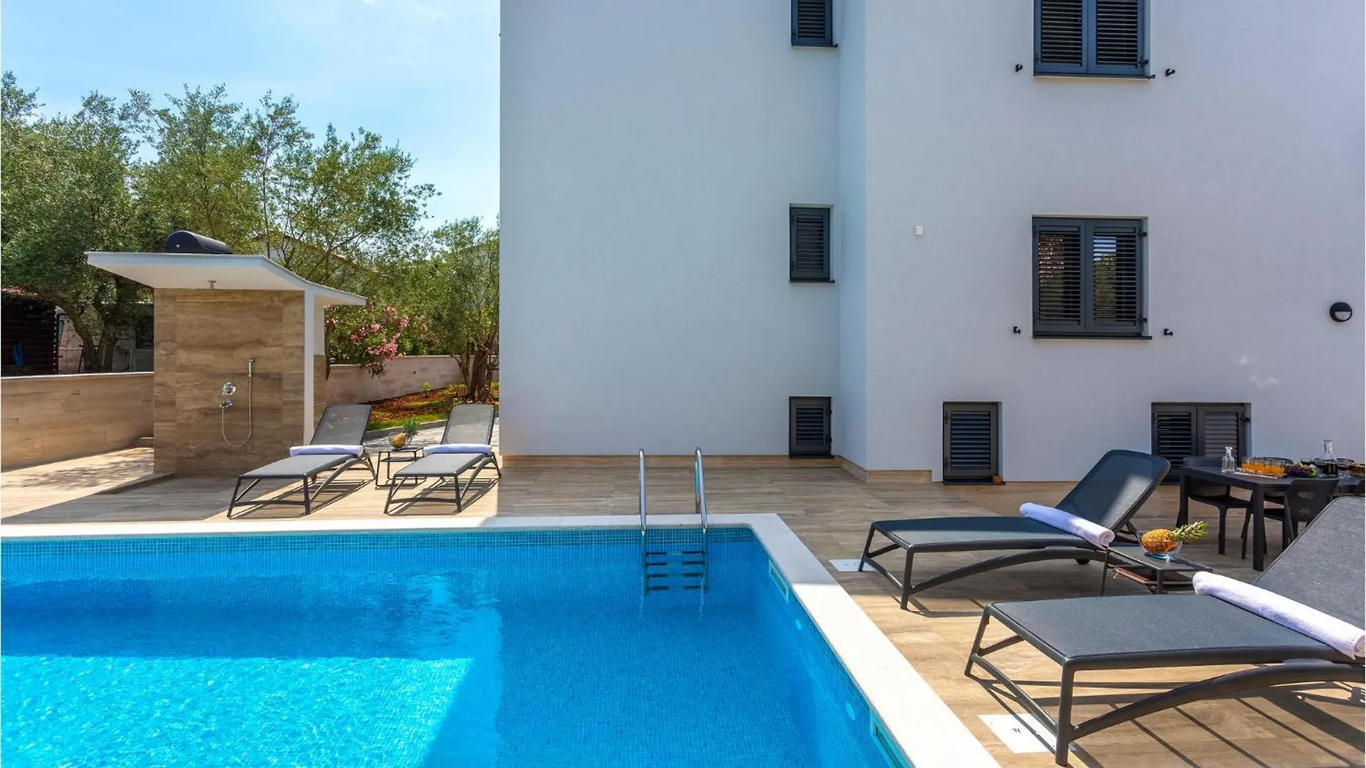 Amazing Apartment In Malinska With Wifi 0*,