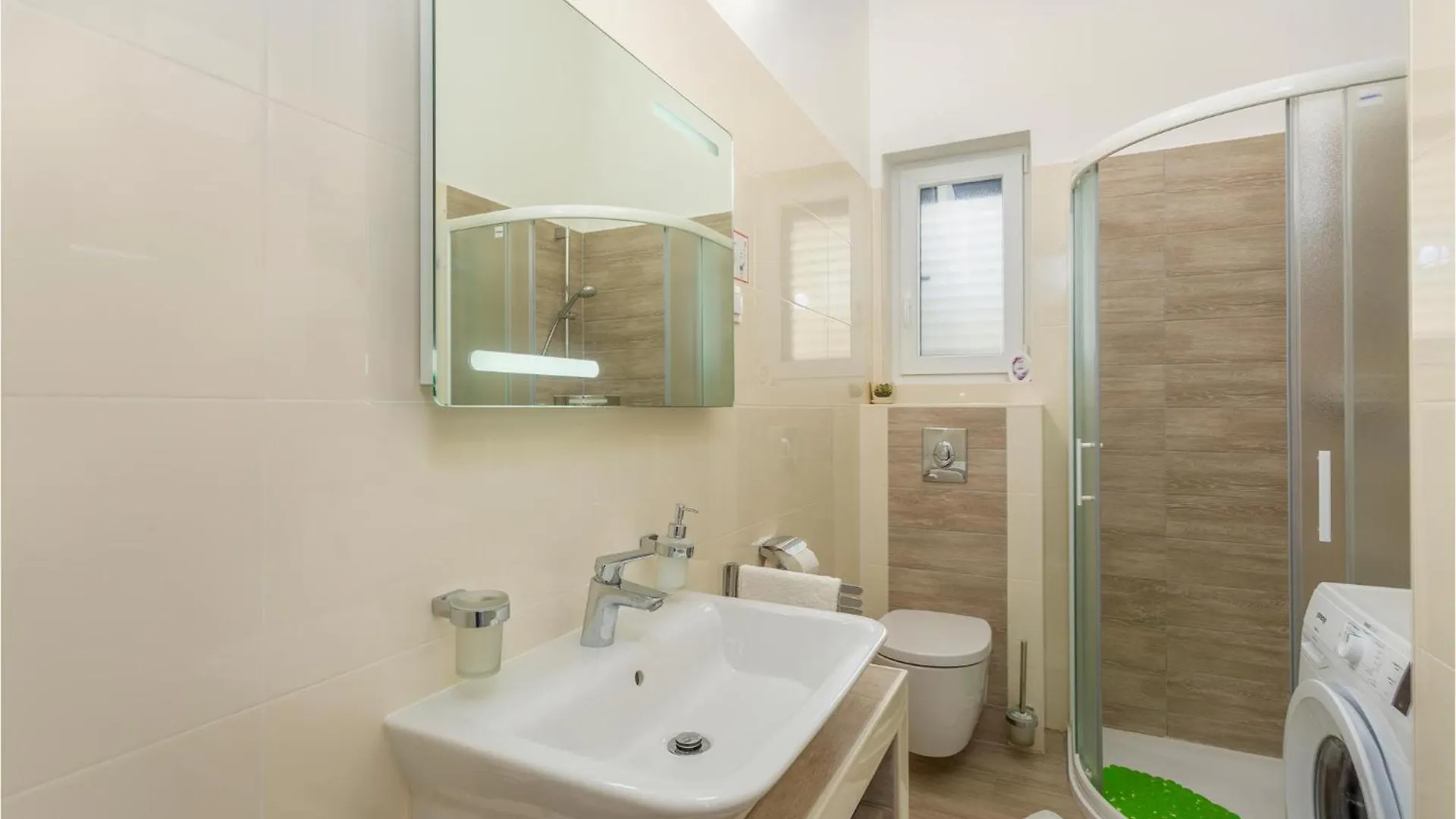 Amazing Apartment In Malinska With Wifi